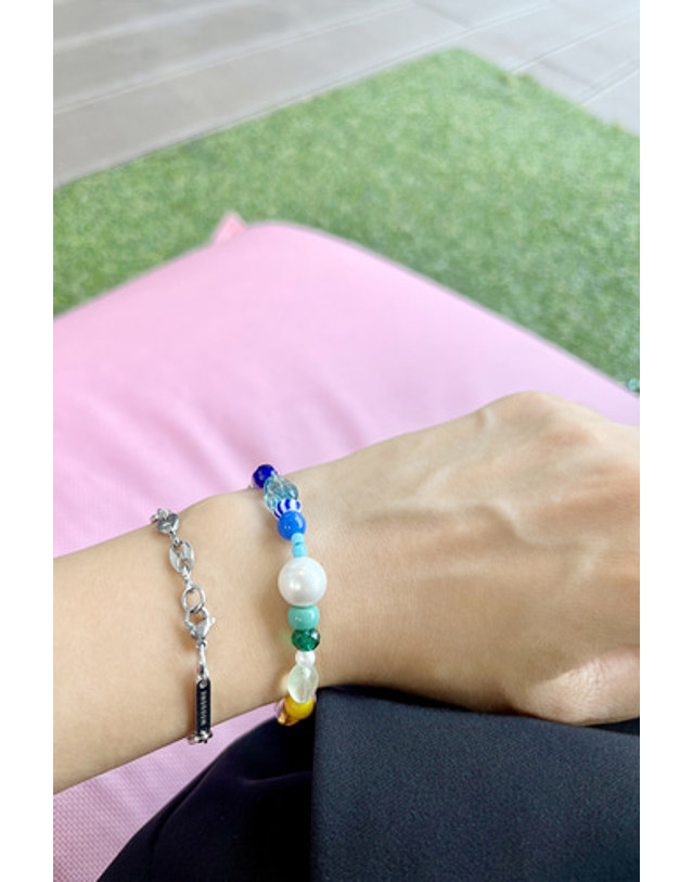 모드곤 [모드곤] 키치 레인보우 비즈 팔찌 Kitsch Rainbow Bracelet 착용컷