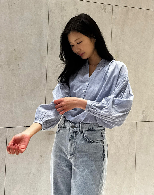 바네사브루노 블루 스트라이프 긴팔 블라우스 상세