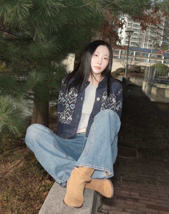 바네사브루노 다크네이비 패턴짜임 울혼방 가디건 진한 네이비 착용컷