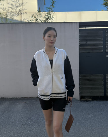 [ONLINE EXCLUSIVE] 아이보리 컬러배색 울혼방 부클 집업 가디건