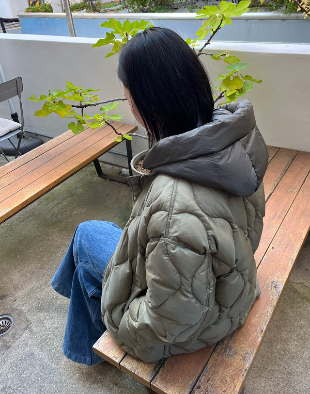 아떼 바네사브루노 여성 라이트카키 물결퀼팅 구스다운 패딩 점퍼 밝은 카키 상세