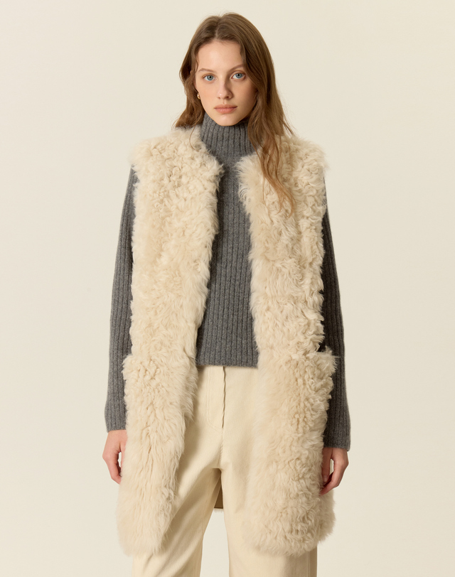 아떼 바네사브루노 여성 베이지 FUR 양털 천연모피 양가죽 VEST 조끼 점퍼 착용컷
