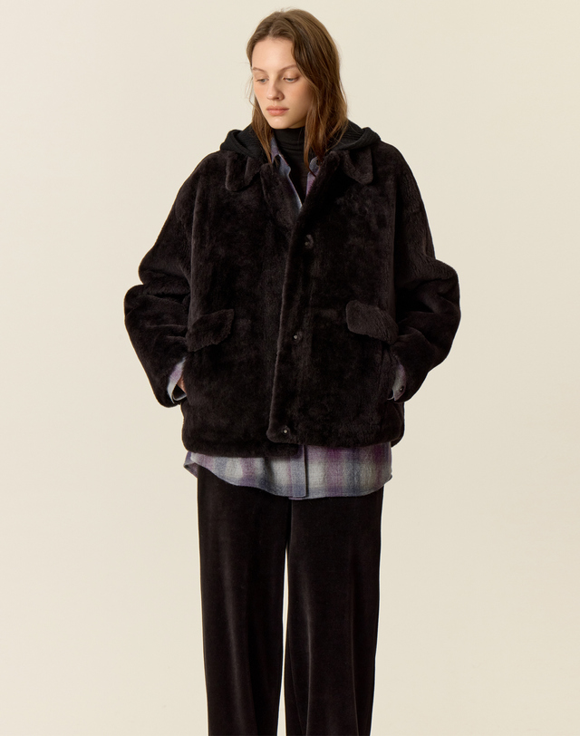 아떼 바네사브루노 여성 PREMIUM FUR 니트 후드 탈부착 다크브라운 천연양모피 양가죽 무스탕 퍼자켓 점퍼 진한 브라운 착용컷
