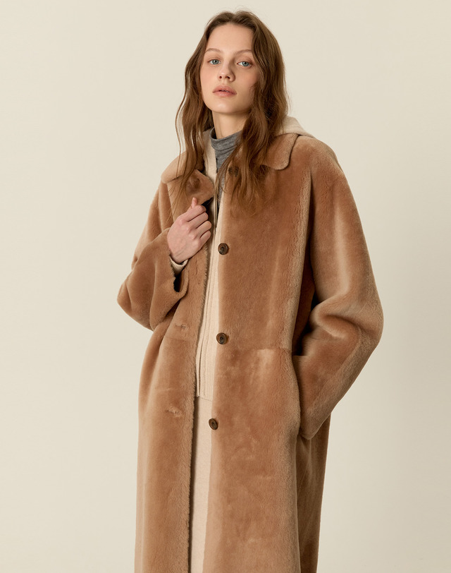 아떼 바네사브루노 여성 PREMIUM FUR 라이트브라운 천연양모피 무스탕 퍼자켓 코트 밝은 브라운 착용컷