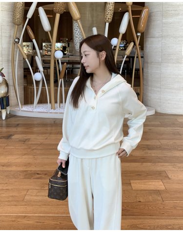 [LF몰단독]아이보리 반버튼 후드 맨투맨 티셔츠