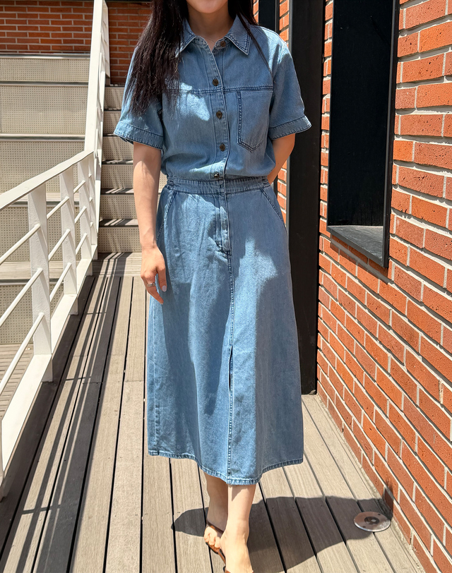 아떼 바네사브루노 여성 [EXCLUSIVE] 라이트블루 포켓 슬릿 데님 원피스 밝은 블루 착용컷