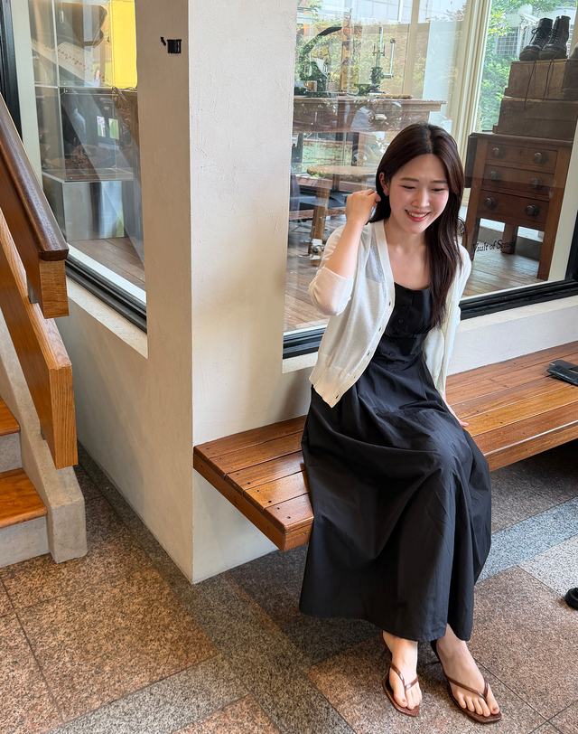 아떼 바네사브루노 여성 블랙 핏앤플레어 원피스 착용컷