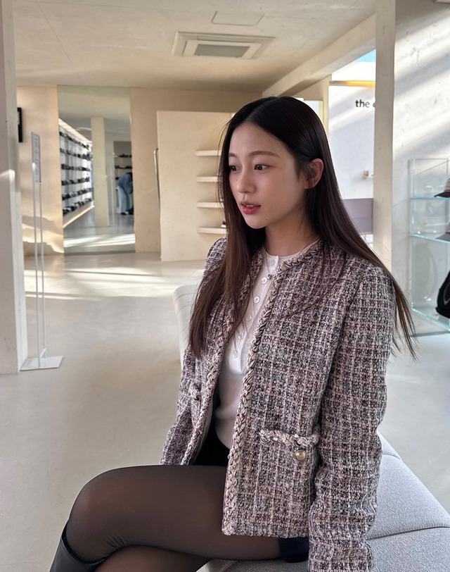 아떼 바네사브루노 여성 핑크 체크 트위드자켓 착용컷