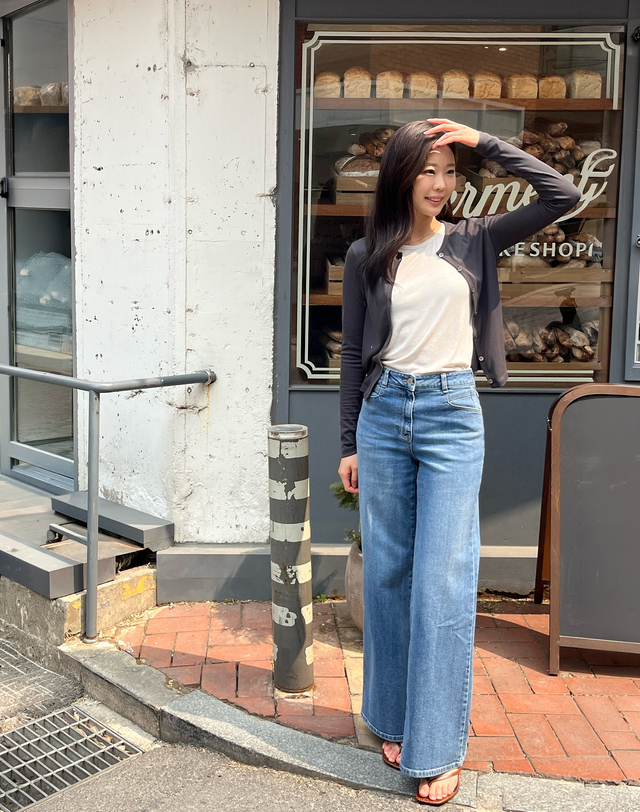 아떼 바네사브루노 여성 네이비 워싱 와이드 데님팬츠 착용컷