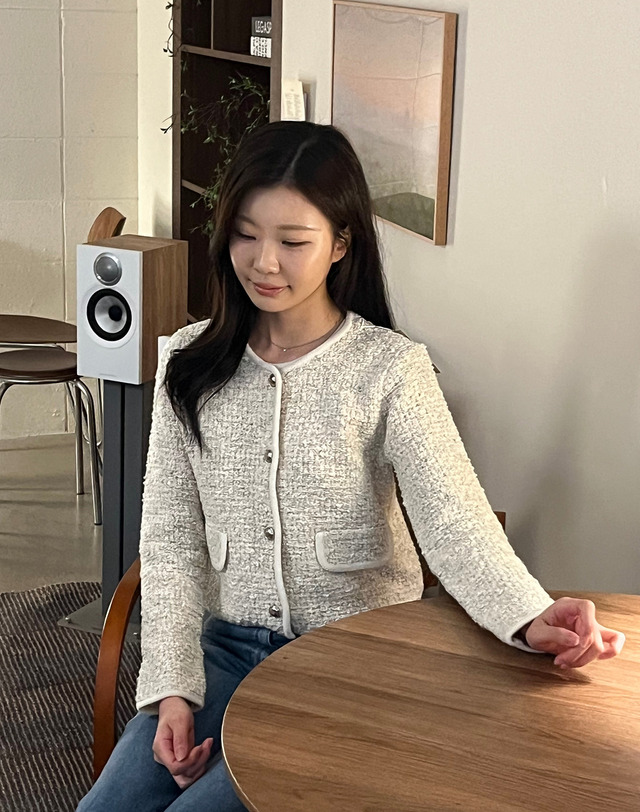 아떼 바네사브루노 여성 [EXCLUSIVE]아이보리 울혼방 트위드 가디건 착용컷