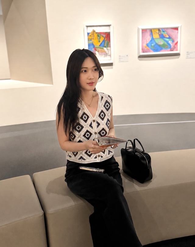 아떼 바네사브루노 여성 아이보리 아가일 크로셰 베스트 착용컷