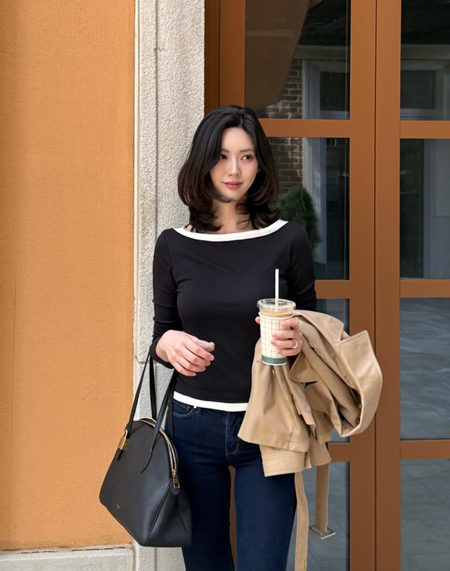 아떼 바네사브루노 여성 블랙 보트넥 레이어드 티셔츠 착용컷