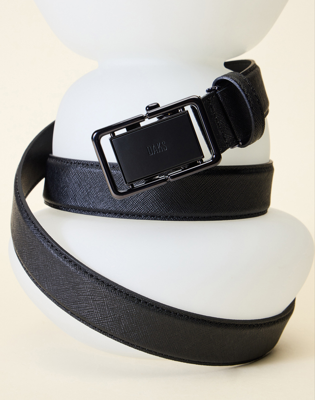 닥스 액세서리 남성 [스테디셀러] 블랙 음각로고 소가죽 벨트 착용컷
