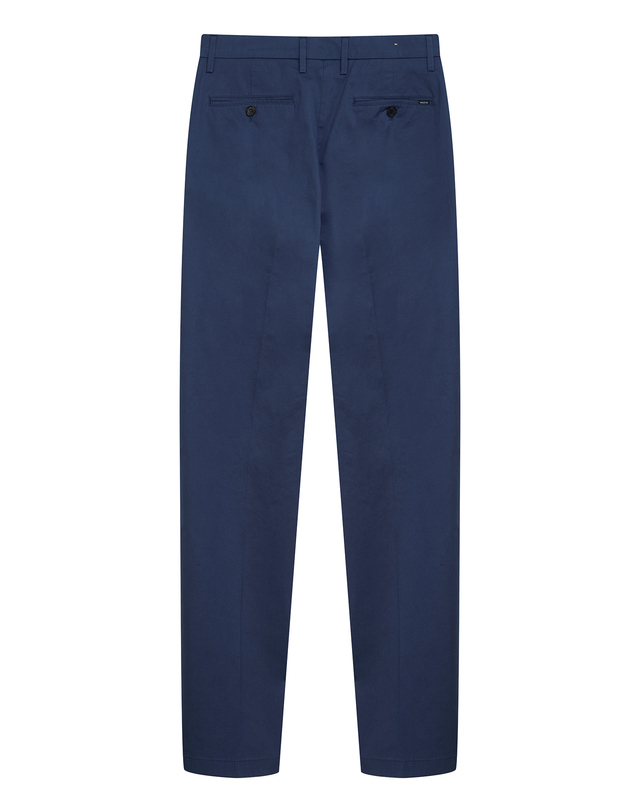 헤지스 남성 [스테디셀러] 블루 단색 면혼방 팬츠 진한 블루 착용컷