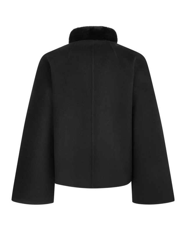 질스튜어트 뉴욕 여성 [스테디셀러]블랙 탈착카라 울캐시미어혼방 하프코트 착용컷