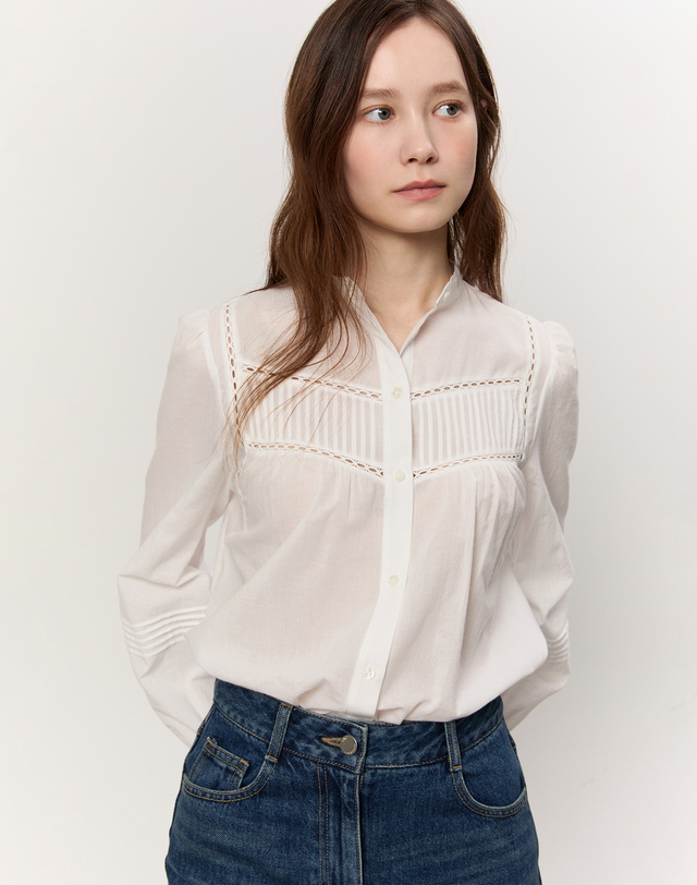 아떼 바네사브루노 [스테디셀러] 화이트 턱장식 면 긴팔블라우스 흰색 착용컷