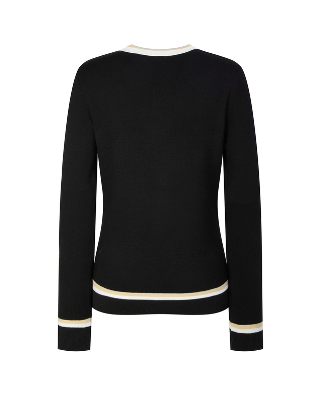 헤지스 골프 여성 블랙 배색 로고자수 브이넥 니트 착용컷