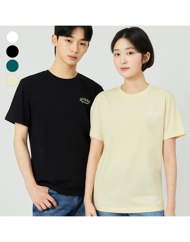 게스 [ON] 유니 레귤러핏 아치로고 반팔티 NP2KE406 착용컷