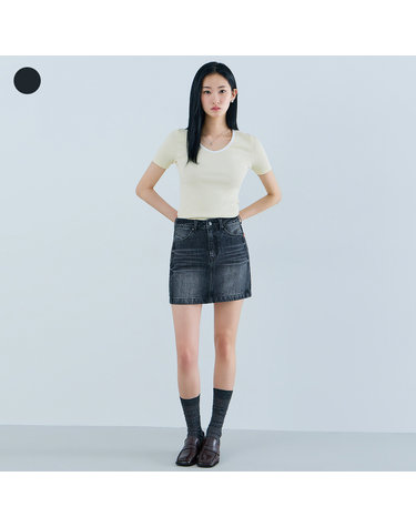 [온라인 단독] 블랙 데님 미니스커트 OQ2D5920