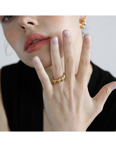 croissant ring R026