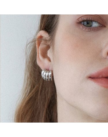 clam carry earring E040