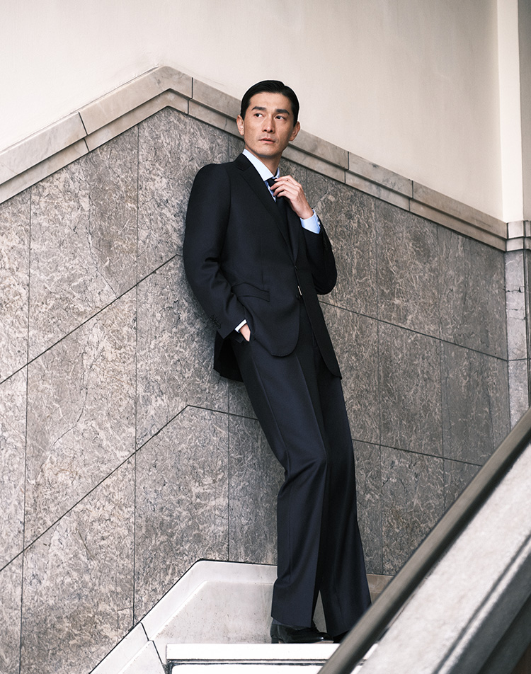 SUIT